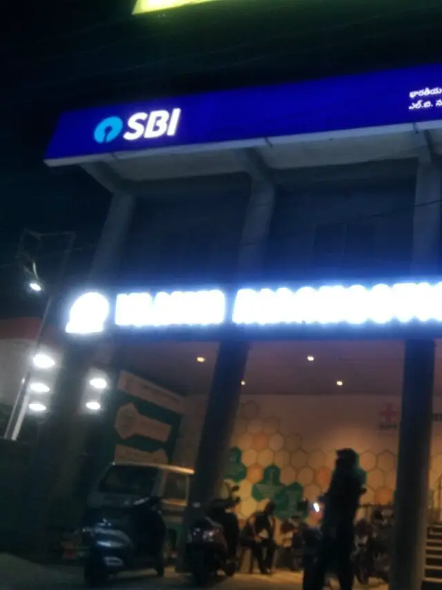 SBI server outage: Customers on Twitter complain about problems with net banking and UPI.